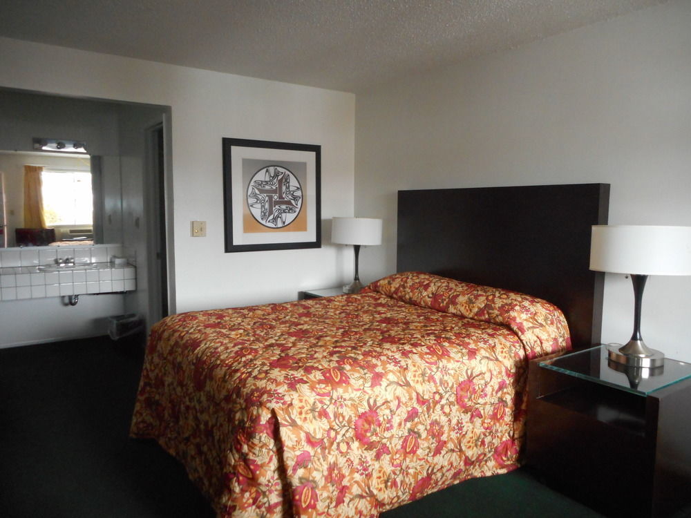 Cougar Land Motel Pullman Exterior photo